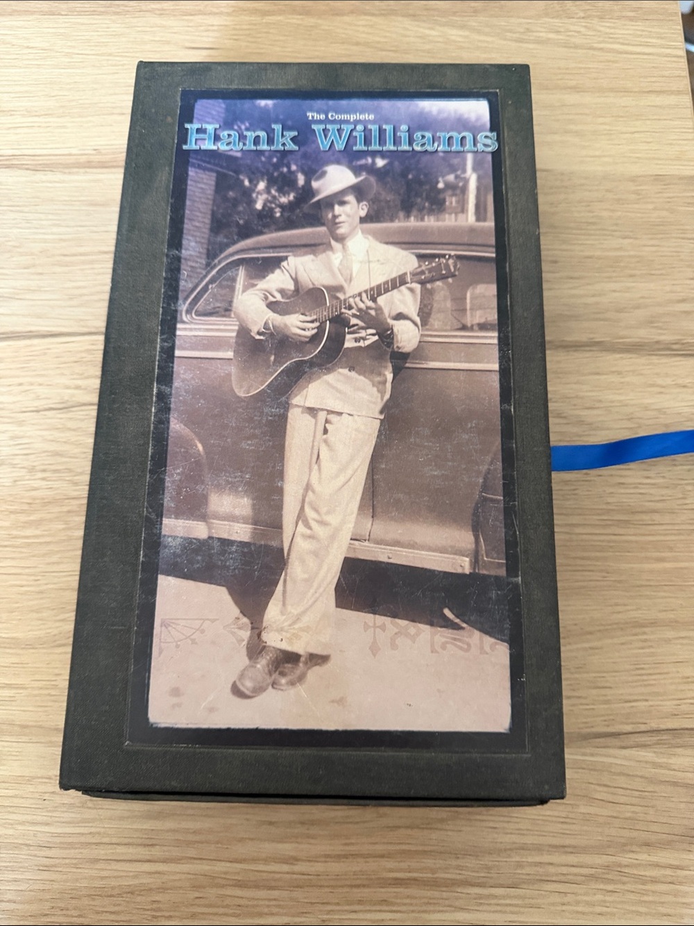Hank Williams Box Set — 1998-10 like new cd’s plus Book